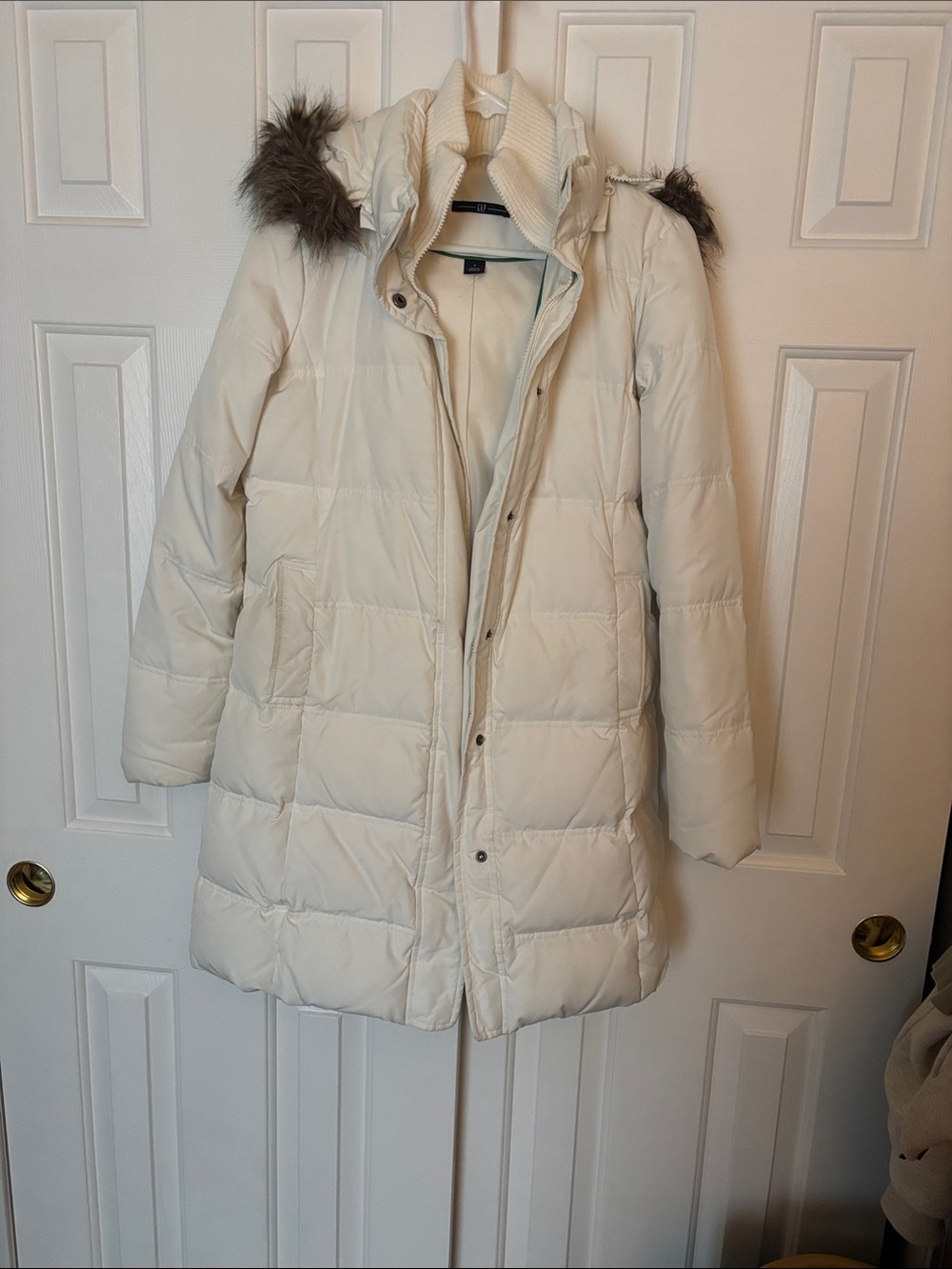 GAP Cream Quilted Puffer Coat with Faux Fur Hood Trim